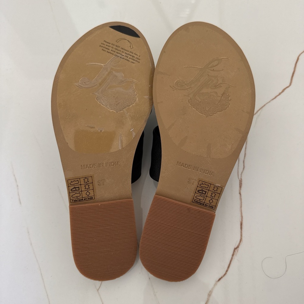 Free People  CRISS-CROSS FRONT SLIDES
Size 37 medium, US size 6 1/2
Price $68 - Picture 5 of 5